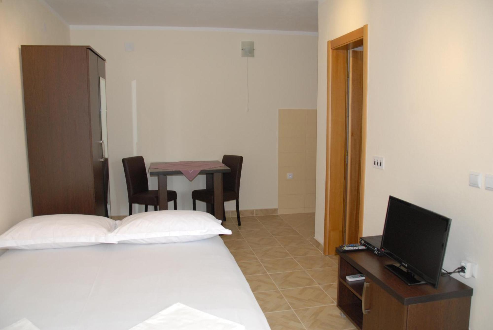 Guest House Evropa 2 Ulcinj Exterior foto